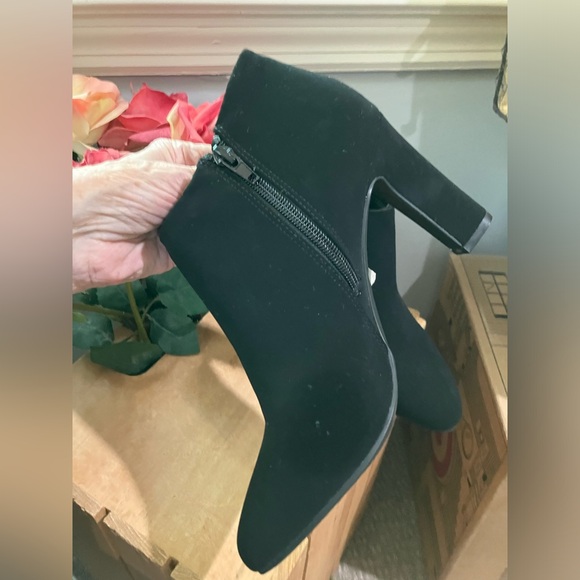 Impo woman size 8 suede Heel ankle boots - Picture 3 of 8